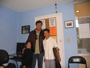 Photo image of guitar dad and kids in the waiting room of Long Beach School of Music