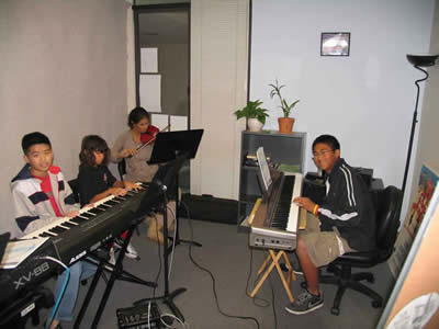 Photo image of Long Beach School of Music students in the Improvisation Class